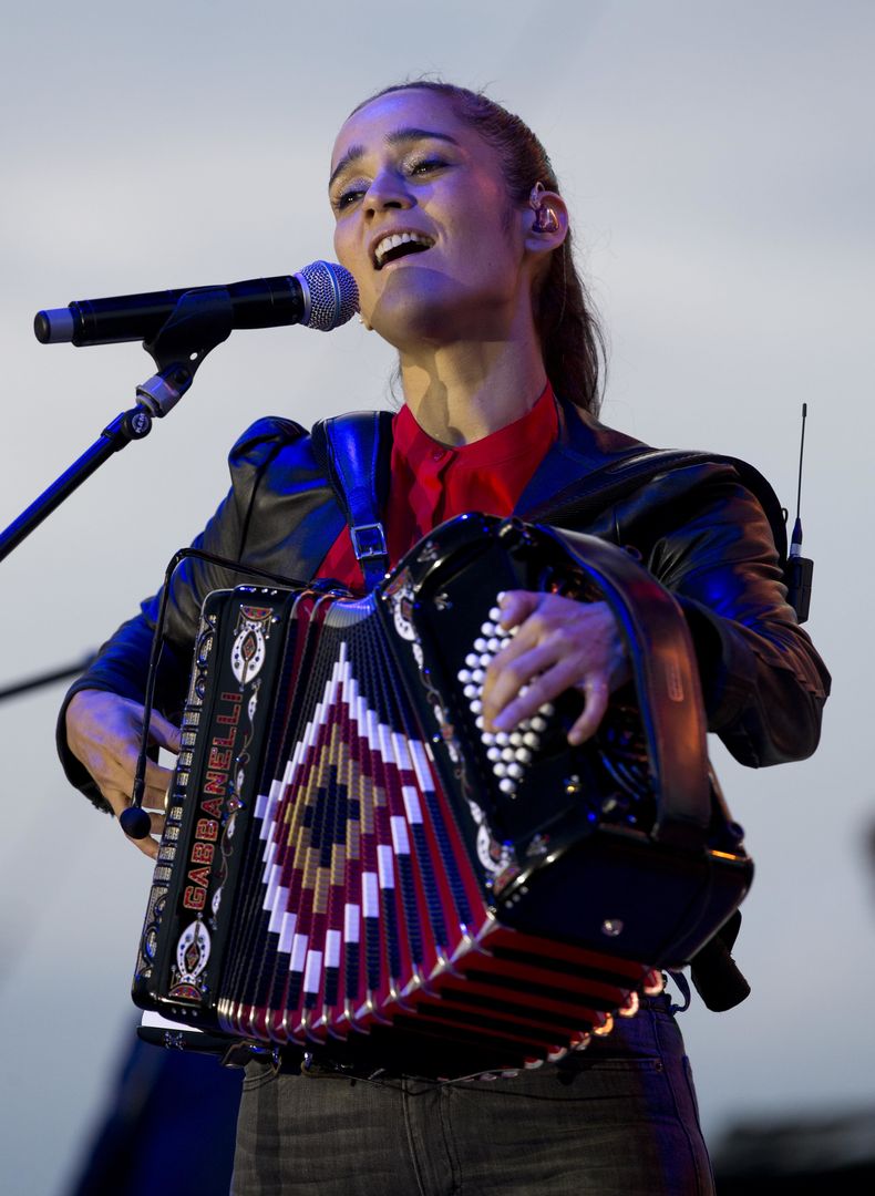 ESP-CEL_JULIETA_VENEGAS-0.jpg