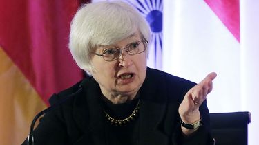 americateve | Fotograf&iacute;a de archivo del 3 de junio de 2013 muestra a Janet Yellen, vicepresidenta de la Junta de Gobernadores del Sistema de la Reserva Federal, respondiendo una pregunta de un participante en la Conferencia Monetaria Internacional en Shanghai, C