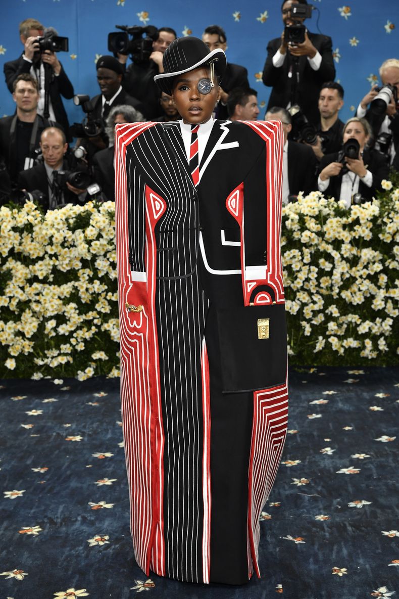 Janelle Monae asiste a la gala benéfica del Instituto del Vestido del Museo Metropolitano de Arte que celebra la inauguración de la exposición Superfine: Tailoring Black Style el lunes 5 de mayo de 2025, en Nueva York. (Foto Evan Agostini/Invision/AP)