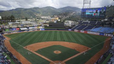 ARCHIVO - México y Cuba se enfrentan en un juego de la Serie del Caribe el 5 de febrero de 2023, en el Estadio Monumental Simón Bolívar de Caracas (AP Foto/Fernando Llano, archivo)