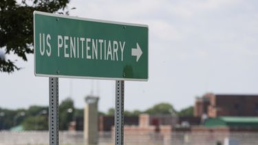 La prisión federal en Terre Haute, Indiana, el 17 de julio del 2020. (AP foto/Michael Conroy)