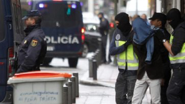 detienen a cubano en espana por apunalar a dos hombres