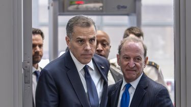 Hunter Biden llega con su abogado Abbe Lowell al Capitolio en Washington, el 28 de febrero de 2024. (Foto AP/J. Scott Applewhite)