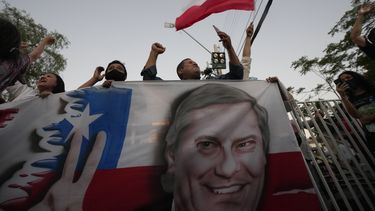 chile se encamina a una segunda vuelta electoral con un abogado de derecha y un exdirigente estudiantil socialista