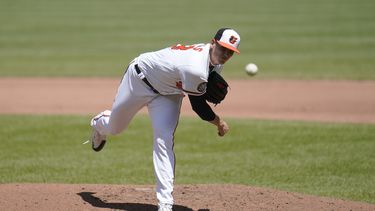 Orioles vencen 6-1 a Reales tras rally en el 5to