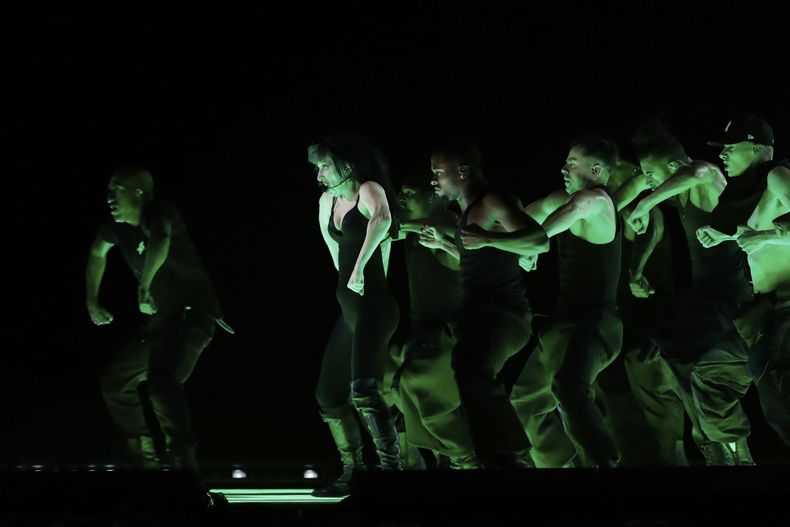 Lady Gaga participa en un ensayo un día antes de su concierto gratuito, en la playa de Copacabana, en Río de Janeiro, el viernes 2 de mayo de 2025. (Foto AP/Bruna Prado)