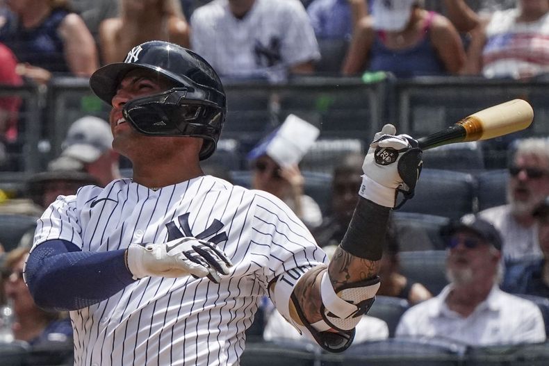 Gleyber Torres de los Yanquis de Nueva York batea un jonrón de dos carreras ante los Orioles de Baltimore, el martes 4 de julio de 2023, en Nueva York. (AP Foto/Bebeto Matthews)
