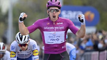 Démare consigue su 4ta victoria de etapa en el Giro