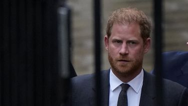 FILE - El príncipe Harry de Gran Bretaña llega a los Tribunales Reales de Justicia de Londres, el martes 28 de marzo de 2023. (Foto AP/Alastair Grant, archivo)