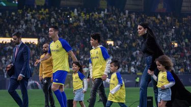 una ley impediria a cristiano ronaldo y a su pareja vivir en arabia saudita, pero las autoridades podrian hacer la vista gorda