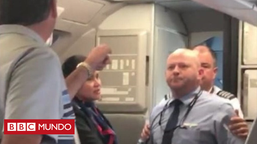 asi fue el momento en que un empleado de american airlines amenaza con golpear a un pasajero