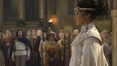 En esta imagen proporcionada por Prime Video, Cynthia Addai-Robinson en una escena de The Lord of The Rings: The Rings of Power. (Ben Rothstein/Prime Video via AP)
