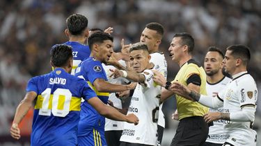 Buenos Aires sanciona hinchas por racismo en Libertadores