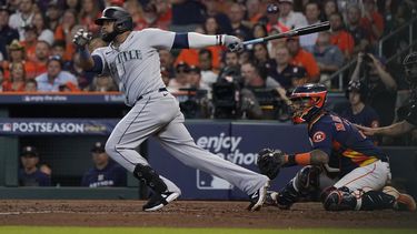 Piratas contratan por 1 año a Carlos Santana