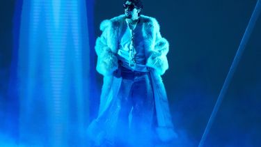 Bad Bunny se presenta durante los iHeartRadio Music Awards en Los Ángeles el 17 de marzo de 2025. (Foto AP/Chris Pizzello)