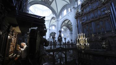 El director y organista alemán Leo Krämer ensaya para un concierto en la Catedral Metropolitana de la Ciudad de México, el viernes 28 de febrero de 2025. (AP Foto/Ginnette Riquelme)