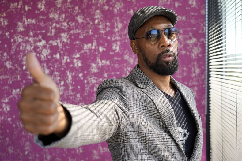 El músico, actor y cineasta RZA posa para un retrato en su oficina, el miércoles 28 de agosto de 2024, en Los Ángeles. (Foto AP/Chris Pizzello)