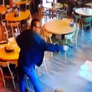 El momento en que un hombre disparó a sangre fría contra su esposa y otro sujeto en restaurante de California