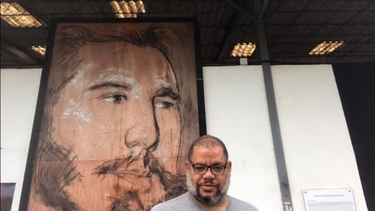 kcho reaparece mostrando su amor por dictador fidel y la revolucion cubana