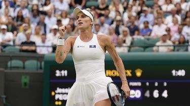 La checa Marketa Vondrousova celebra un punto ante la estadounidense Jessica Pegula en los cuartoa de final de Wimbledon el martes 11 de julio del 2023. (AP Foto/Alberto Pezzali)