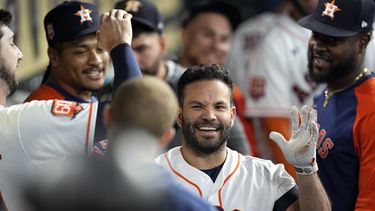 Altuve y Mancini aportan jonrones a triunfo de Astros
