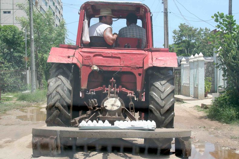 tractor ruso cuba.jpg