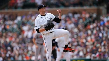 Tarik Skubal, de los Tigres de Detroit, reacciona a un lanzamiento durante la séptima entrada del juego de béisbol de Grandes Ligas contra los Orioles de Baltimore, el miércoles 29 de julio de 2026, en Detroit. (AP Foto/Paul Sancya)