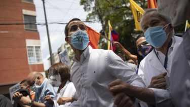 Marchan en Venezuela para exigir plan masivo de vacunación