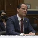 El subdirector de la DEA, Louis Milione, habla ante una comisión del Congreso en el Capitolio, en Washington, el 2 de diciembre de 2021. Foto tomada de video suministrada por C-SPAN. (C-SPAN vía AP)