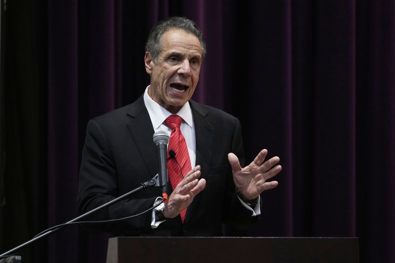 El exgobernador de Nueva York, Andrew Cuomo, habla en el Foro de Candidatos a la Alcaldía de Nueva York en el Medgar Evers College el miércoles 23 de abril de 2025, en Nueva York. (AP Foto/Frank Franklin II)