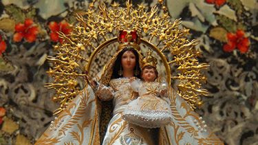 americateve | Religiosos castristas envían imagen de la Caridad del Cobre a la tumba de Chávez