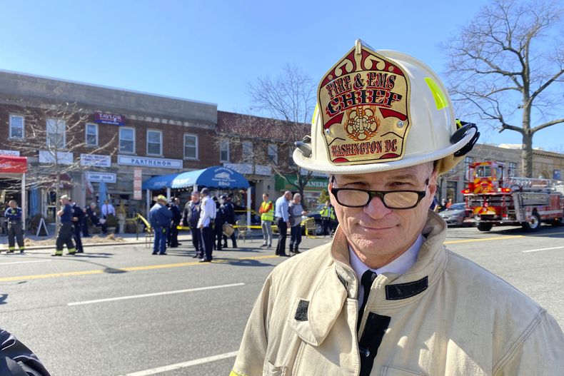 AMN-GEN EEUU-CHOQUE EN RESTAURANTE