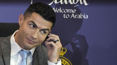 Cristiano se confunde de país en presentación con Al Nassr