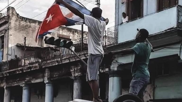 miles salieron el domingo  a protestar en cuba al grito de no tenemos miedo