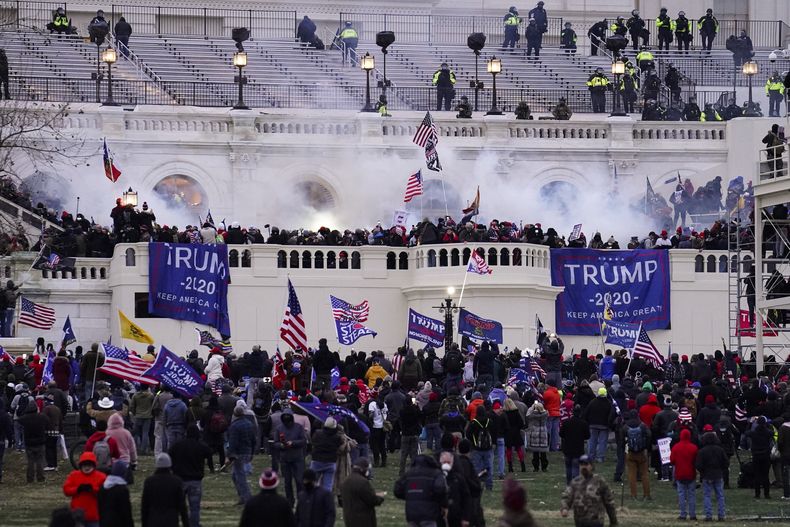 El asalto al Capitolio de Estados Unidos en Washington el 6 de enero del 2021. (AP foto/John Minchillo)