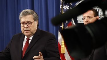 Trump elogia a Barr por desistimar cargos a Flynn