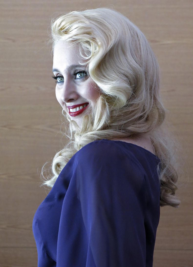 Innocence, el nombre art&iacute;stico de la actriz francoespa&ntilde;ola y cantante Geraldine Larrosa, posa para un retrato durante una conferencia de prensa en la Ciudad de M&eacute;xico el lunes 4 de febrero de 2014. Su m&aacute;s reciente &aacute;lbum