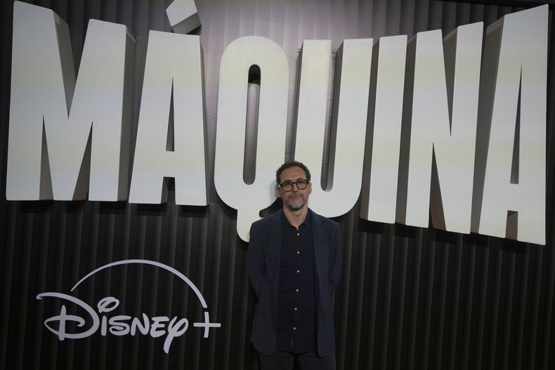 El director mexicano Gabriel Ripstein posa en la premiere de La Máquina en la Ciudad de México, el martes 8 de octubre de 2024. (Foto AP/Fernando Llano)