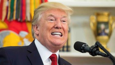 trump convierte en ley cartera de prestamos para puerto rico