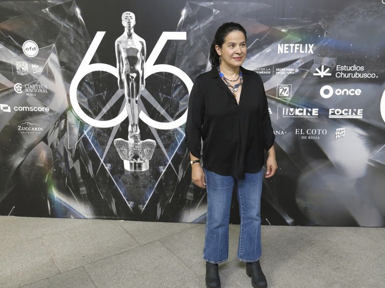 Arcelia Ramírez, de la película La civil, posa a su llegada al almuerzo de nominados de la 65a edición del Premio Ariel de la Academia Mexicana de Artes y Ciencias Cinematográficas en la Ciudad de México el 3 de agosto de 2023. (Foto AP/Berenice Bautista)