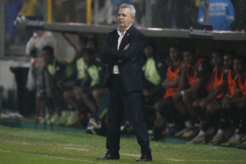 El seleccionador mexicano Javier Aguirre durante el encuentro de la Liga de Naciones ante Hinduras en San Pedro Sula, Honduras el viernes 15 de noviembre del 2024. (AP Foto/Moises Castillo)