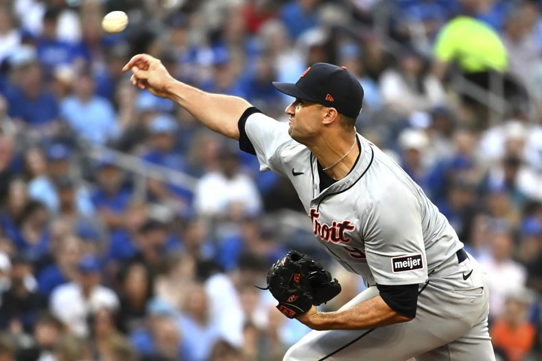 Jack Flaherty, lanzador de los Tigres de Detroit, enfrenta a los Azulejos de Toronto en el duelo del viernes 19 de julio de 2024 (Jon Blacker/The Canadian Press via AP)