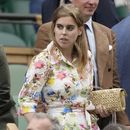 ARCHIVO - La princesa Beatriz llega a la cancha central antes de un partido de cuartos de final del campeonato de tenis de Wimbledon en Londres, el martes 9 de julio de 2024. (Foto AP/Alberto Pezzali, archivo)