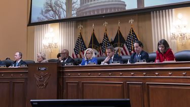 Panel dice tener suficientes pruebas para encausar a Trump