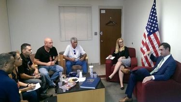 Conferencia de prensa de Brendan Mullarkey, cónsul general de Estados Unidos en La Habana.