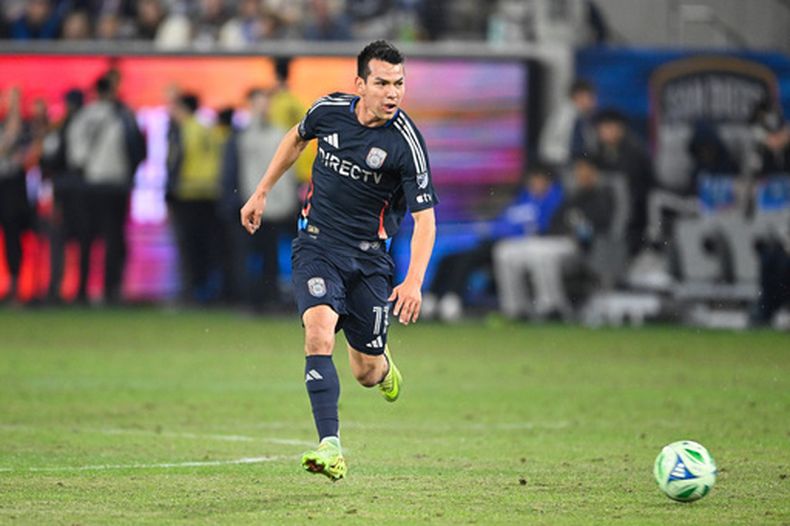 ARCHIVO - El mexicano Hirving Chucky Lozano, de San Diego, juega el encuentro semifinal de la Conferencia Oeste ante Minnesota United, el 24 de noviembre de 2025 (AP Foto/Denis Poroy, archivo)