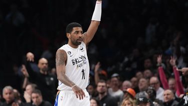 Irving suma 32 puntos; Nets vencen a Knicks por 9na vez