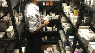 Venezolanos libran obstáculos para recibir ayuda humanitaria