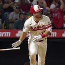 Trout pega jonrón y Angelinos superan 8-7 a Marineros