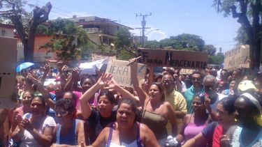 la represion continua en cuba aunque haya bandera de eeuu en el malecon
